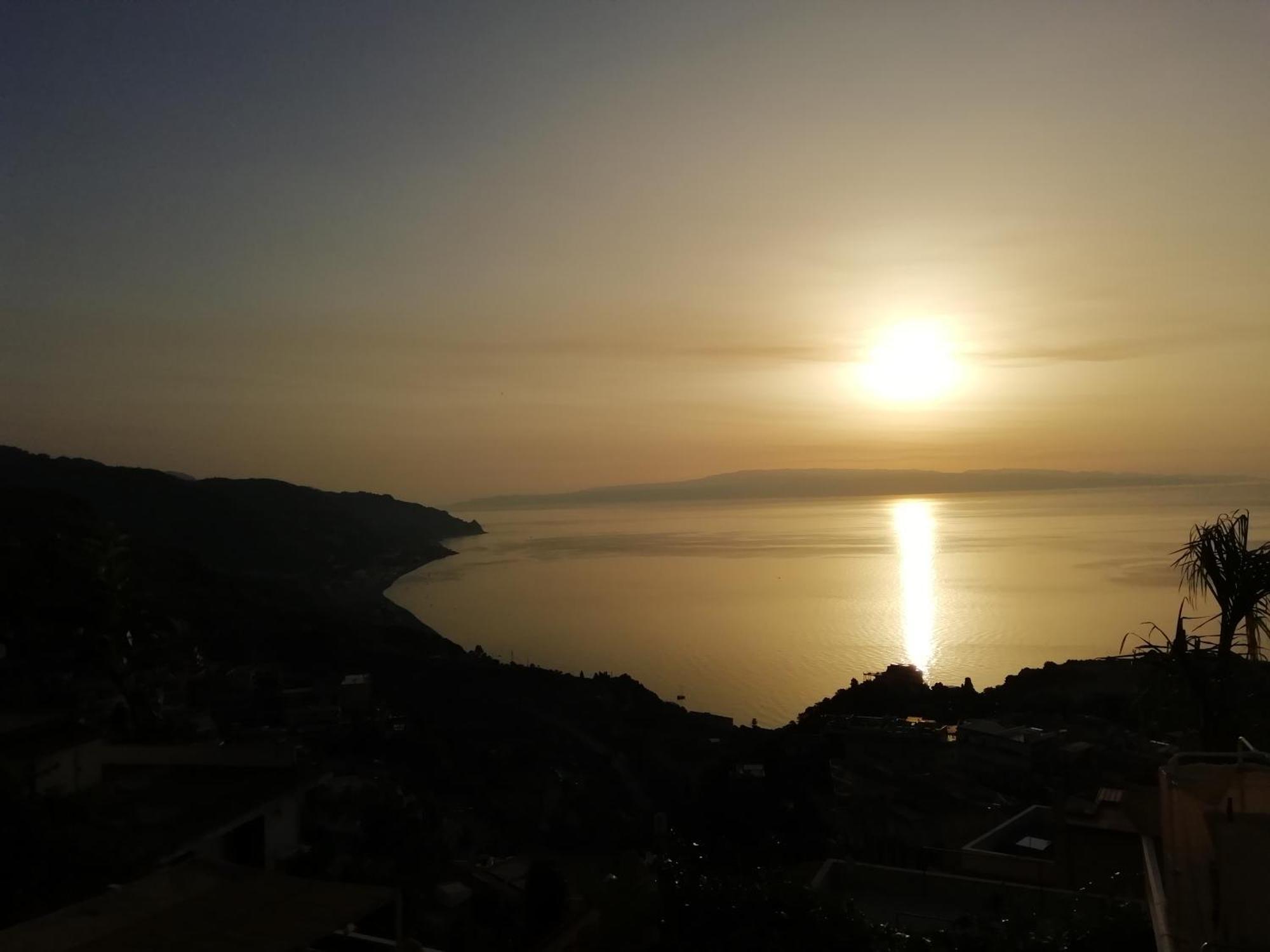 Villa Johnny And Mary'S House Breathtaking View Taormina Oda fotoğraf